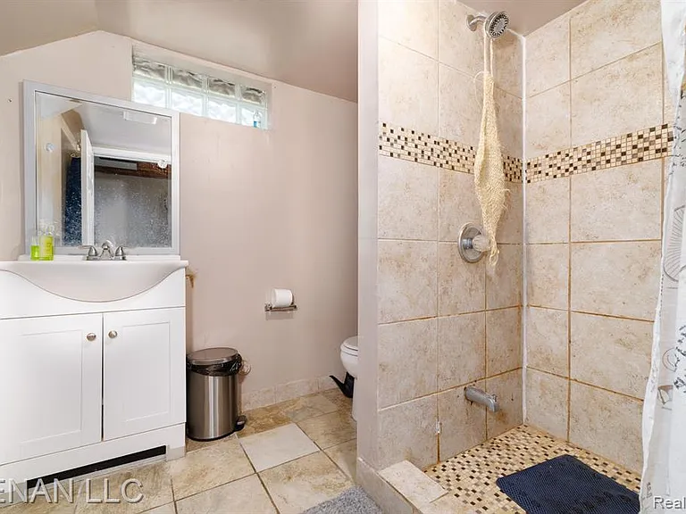 6001 Warwick St — Photo 28