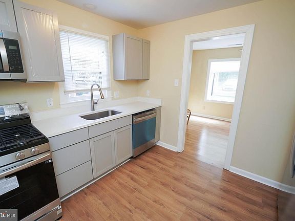 2nd image of 404 Sheldon Ave