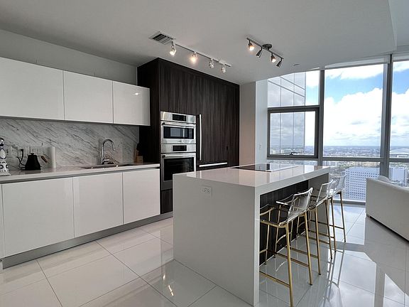 2nd image of 851 NE 1st Ave #3502