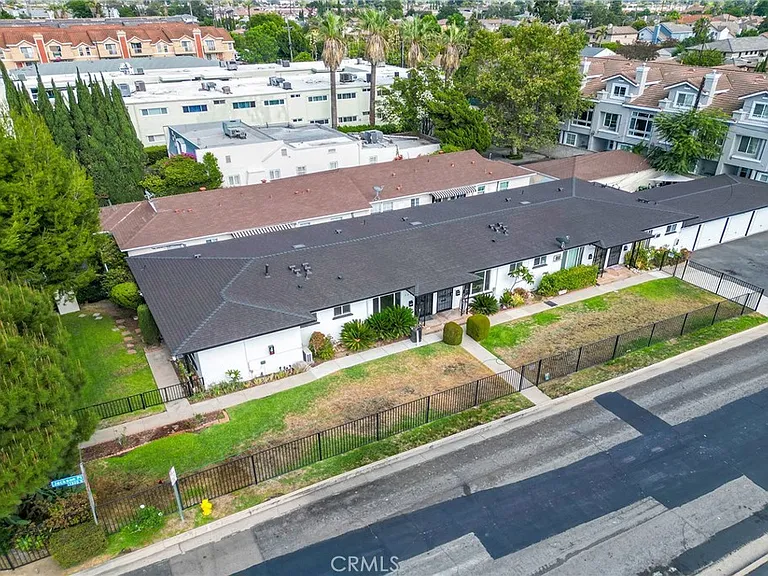 9050 Huntington Dr — Photo 19