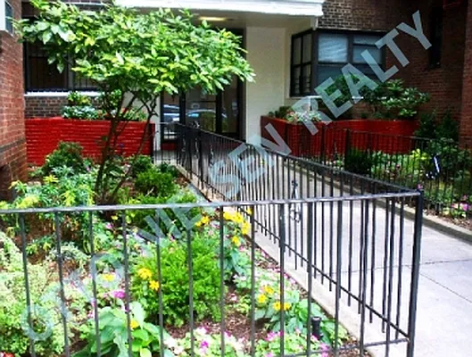 Rented by Otto Nielsen Realty | media 17