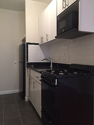 5th image of 210 Thompson St APT 4BS