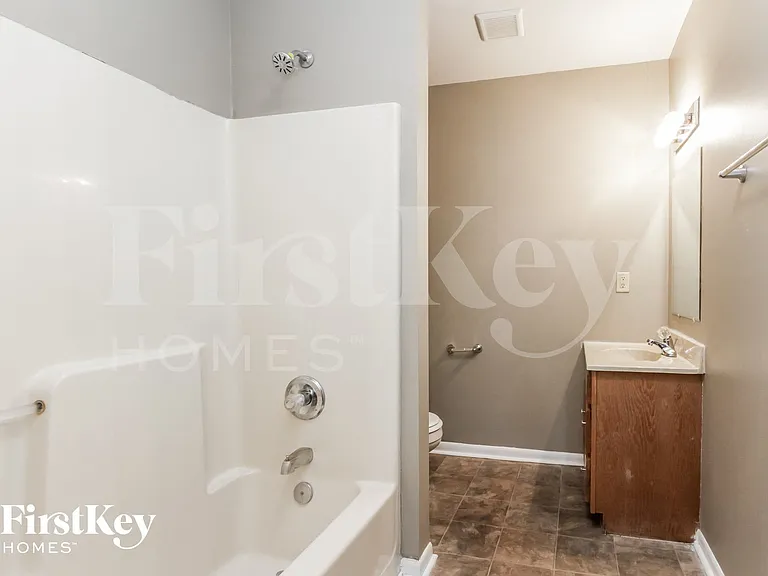 531 S Arlington Ave — Photo 8
