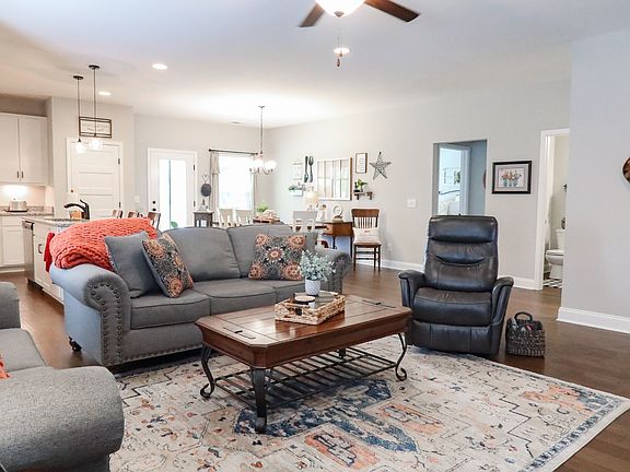 5th image of 139 Hampshire Way