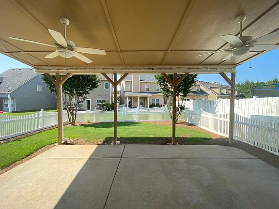3rd image of 32 Oakmont Dr