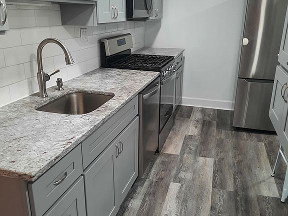 3rd image of 118 W Maplewood Ave #1