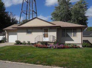 611 4th St, Manning, IA 51455