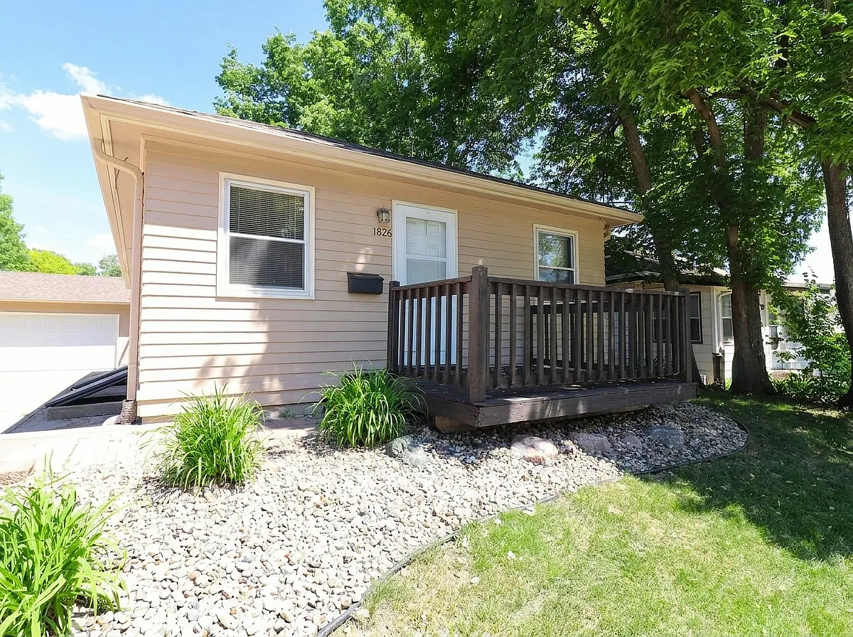 4 bed, 1412 sqft, $2,200 — Photo 4