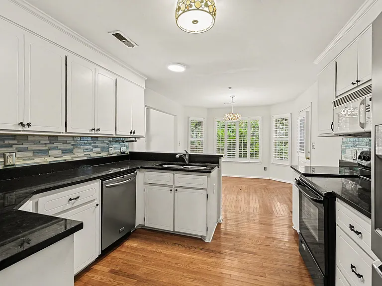 333 Riverland Dr — Photo 4