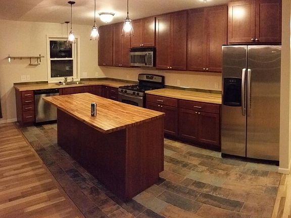 3rd image of 715 9th Ave SE