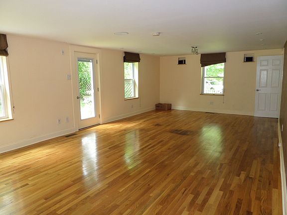 3rd image of 161 Ivy Creek Ln