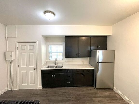 4th image of 426-430 W 22nd St