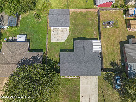 4th image of 210 Gates Ave