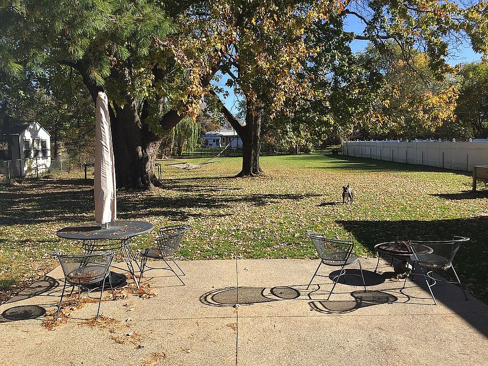 2nd image of 23176 Cunningham Ave