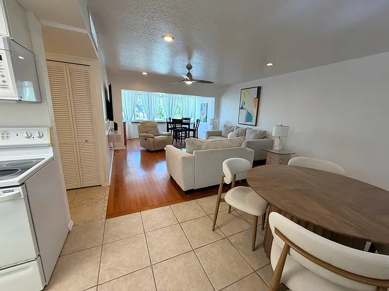DINING AREA/LIVING ROOM
