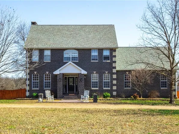 452 S 210th St, Frontenac, KS 66763