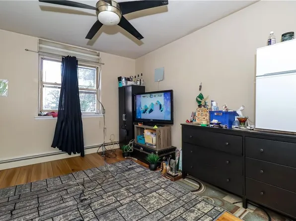 923 East 85th Street image 7 of 21