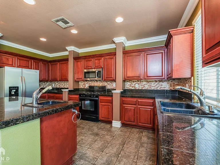 9351 Palmerson Dr — Photo 16