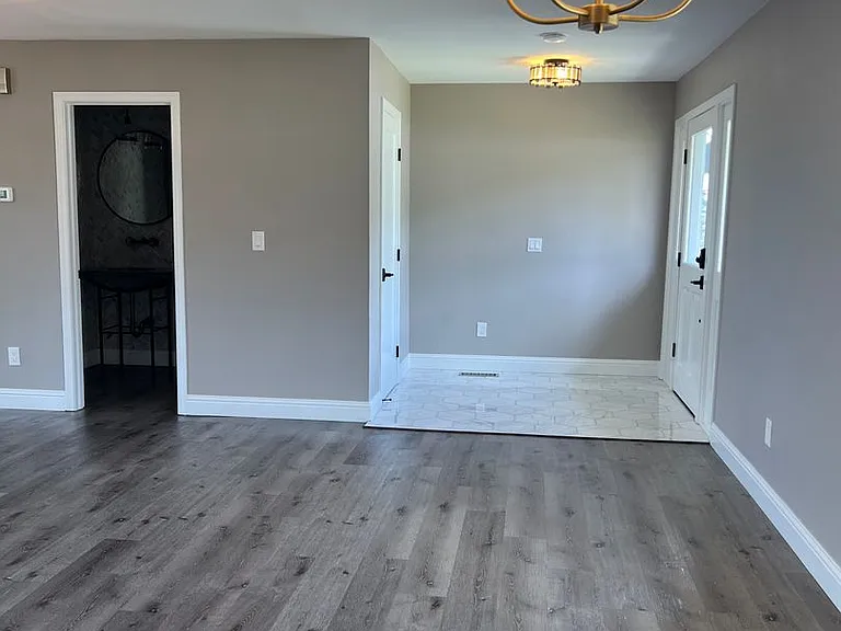 7370 Pembroke Dr — Photo 14