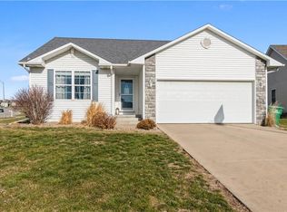 2611 Vista Ct, Norwalk, IA 50211