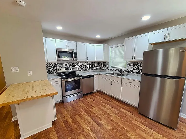 1645 Brown St — Photo 6