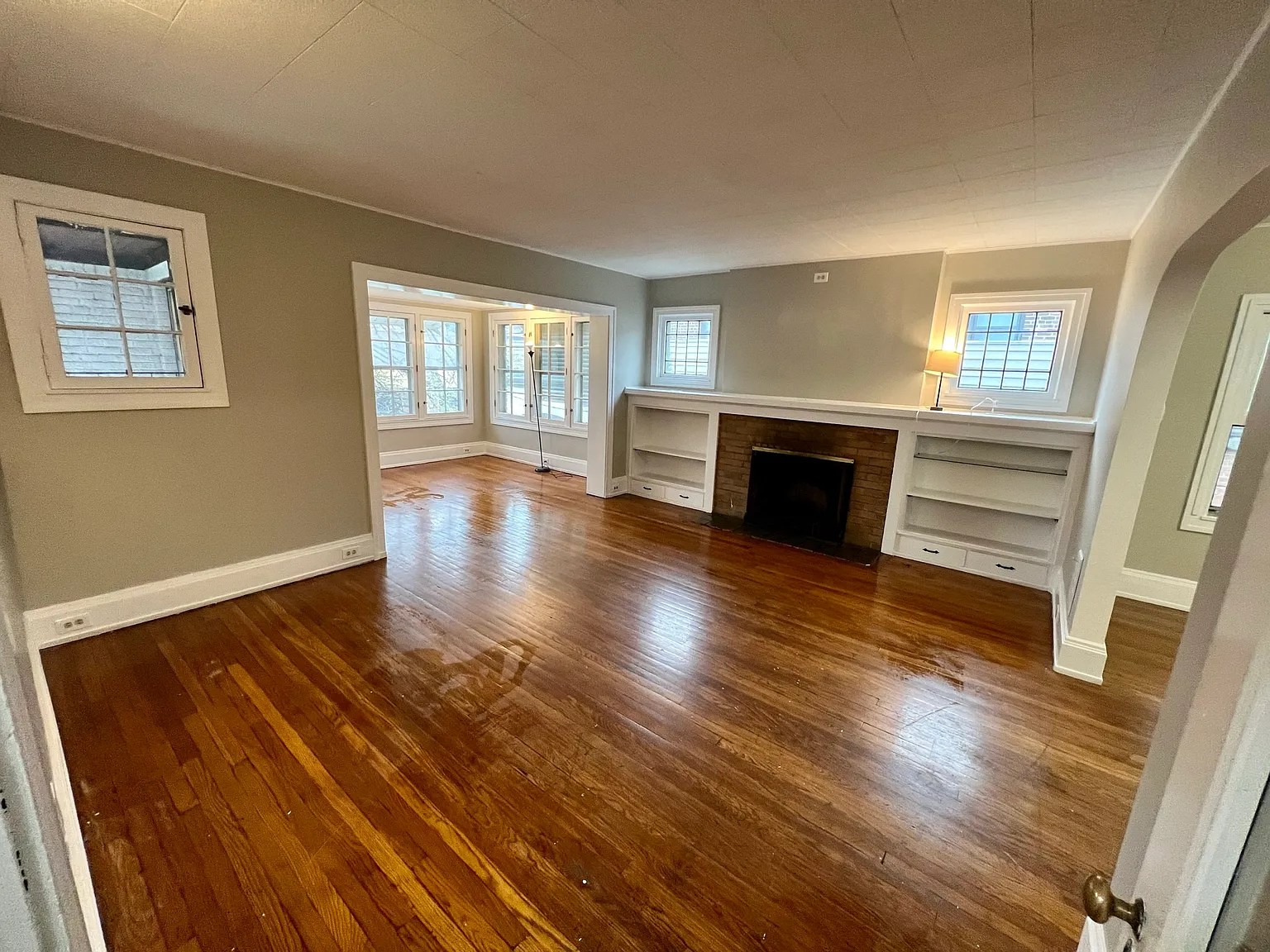 1392 Gladys Ave — Photo 2