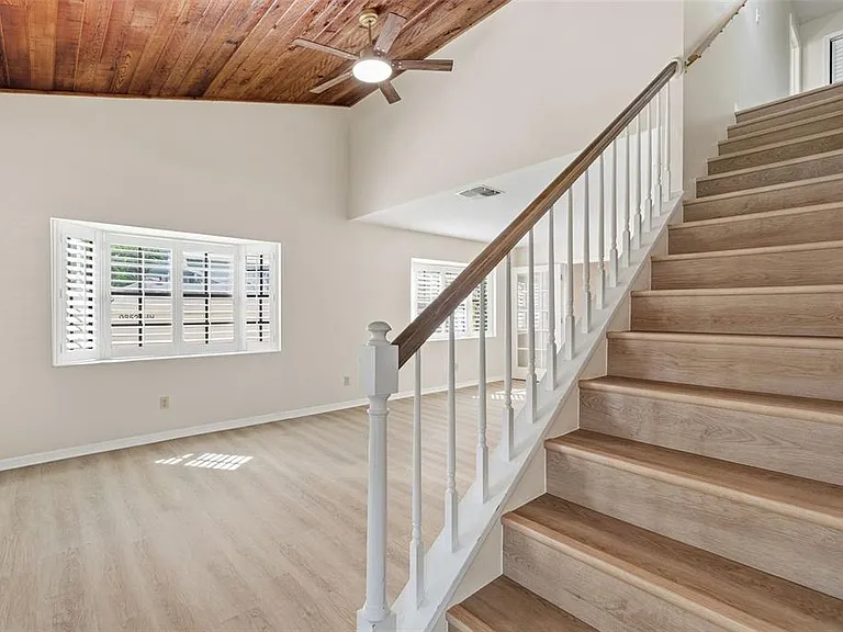 345 Bailey St — Photo 24
