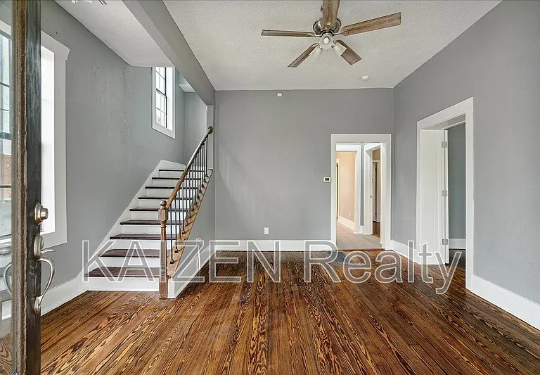 156 N Tucker St — Photo 4