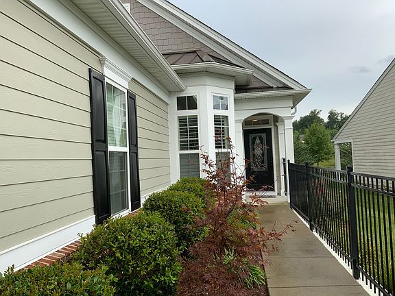 3rd image of 218 Salient Ln