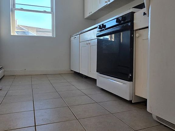 5th image of 9 Audrey Ave APT C