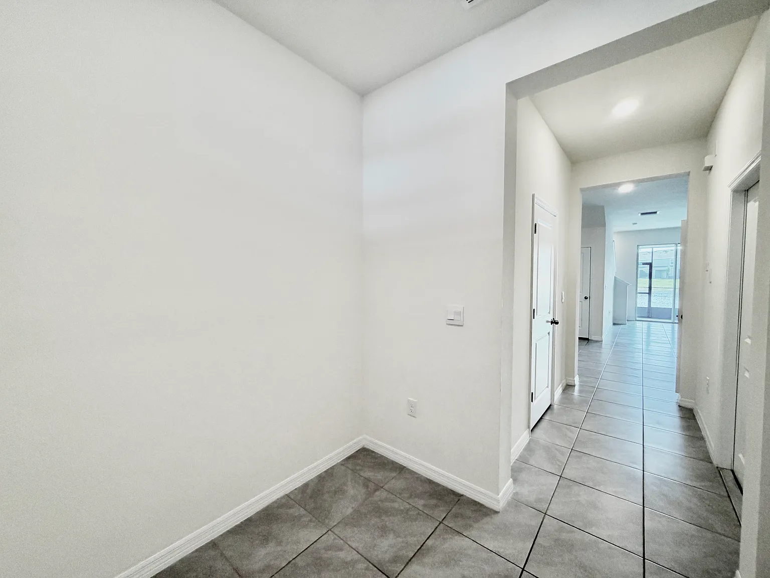 3 bed, 2.5 bath, 1673 sqft, $2,300 — Photo 3