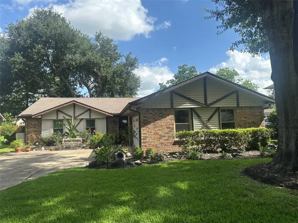15715 Mill Point Dr, Houston, TX 77059