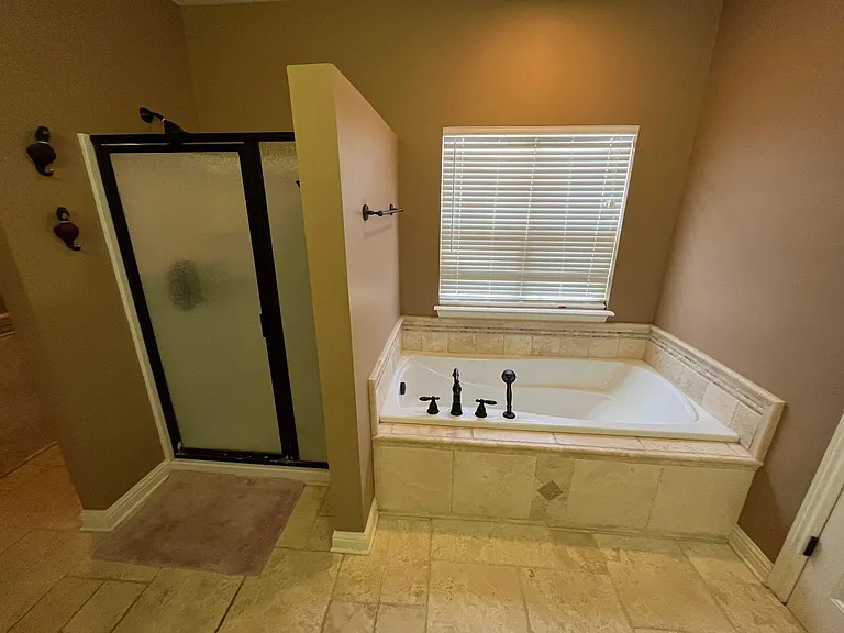 1936 Heathrow Dr — Photo 12
