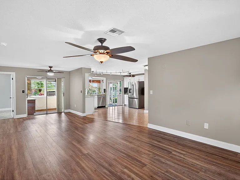 4419 N Pacific Cir — Photo 7