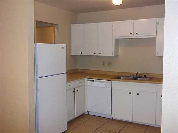 5th image of 705 La Chapa Ave #B