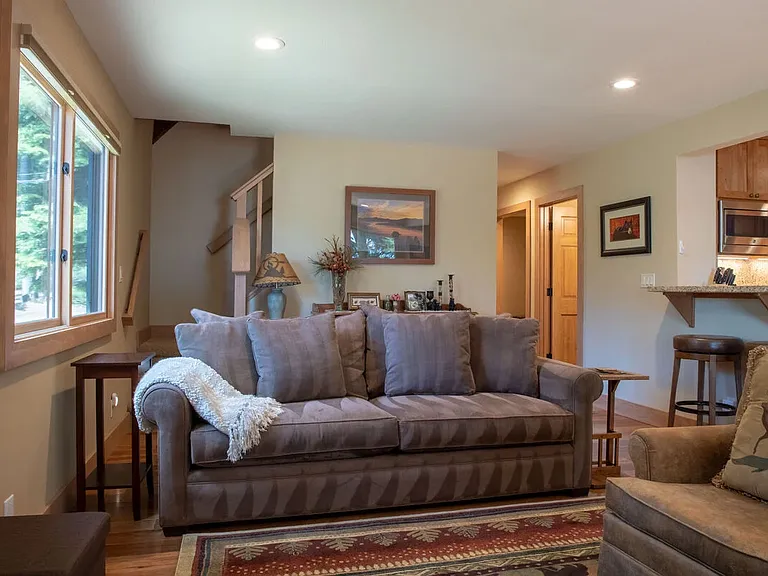 468 Nightingale Rd — Photo 9