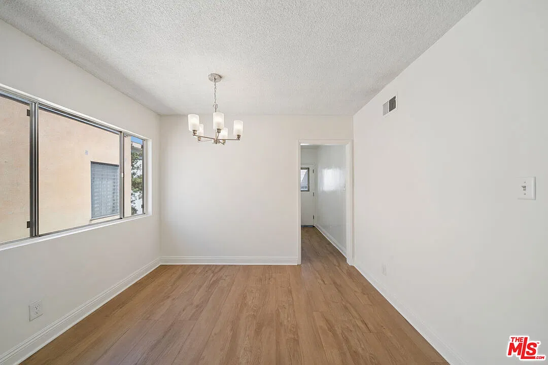 1050 S Wooster St — Photo 3
