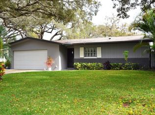1330 Park View Ln, Largo, FL 33770