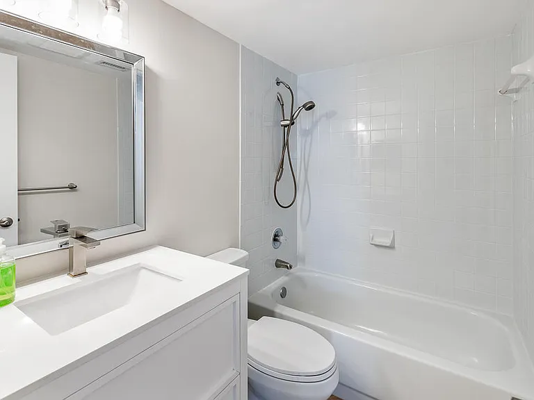 1060 Lake Shore Dr #201 — Photo 31