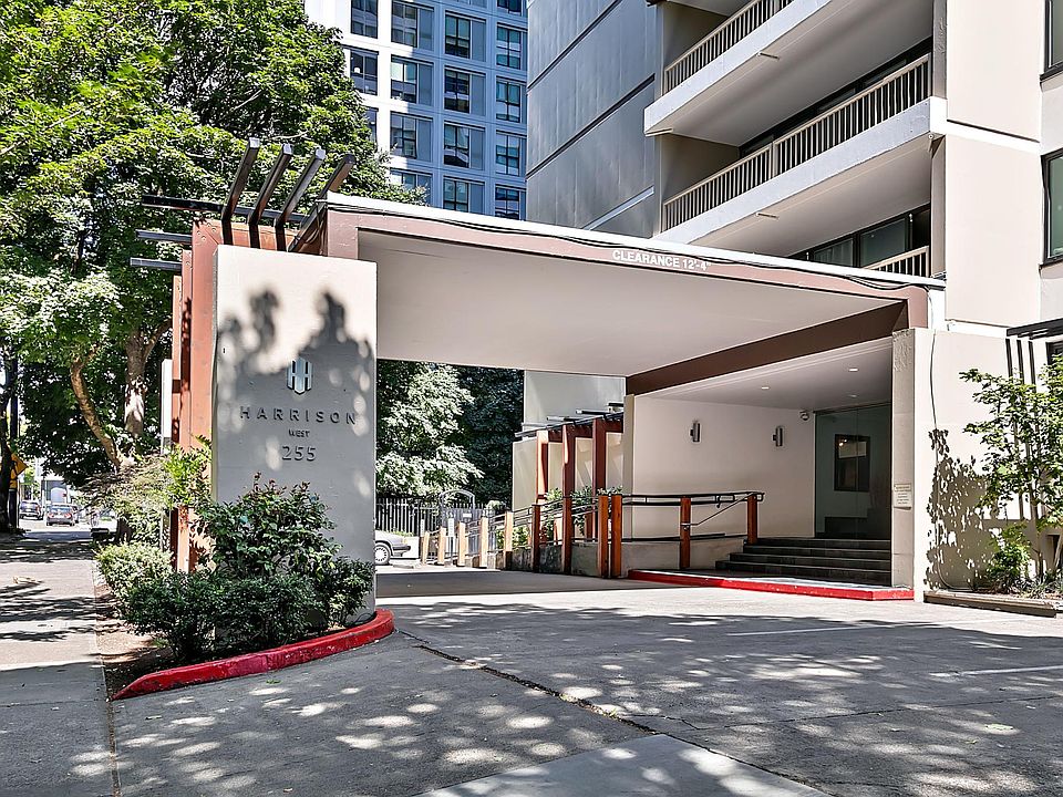 Entry to building