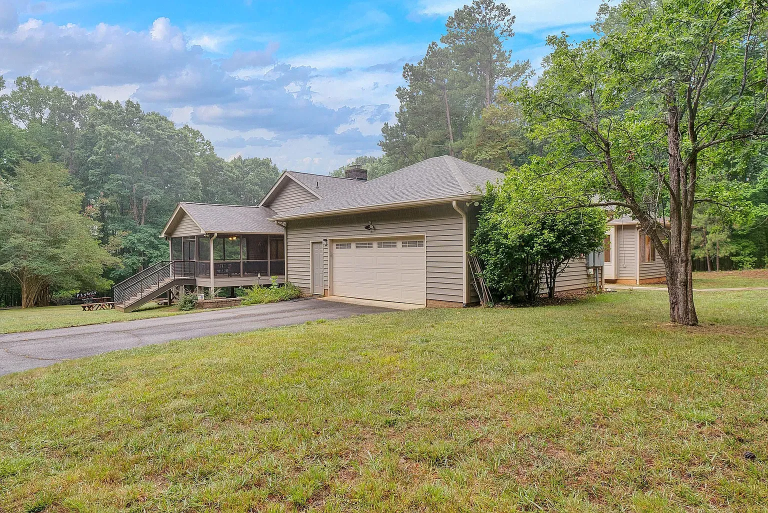 3 bed, 4.5 bath, 3919 sqft, $4,250 — Photo 3