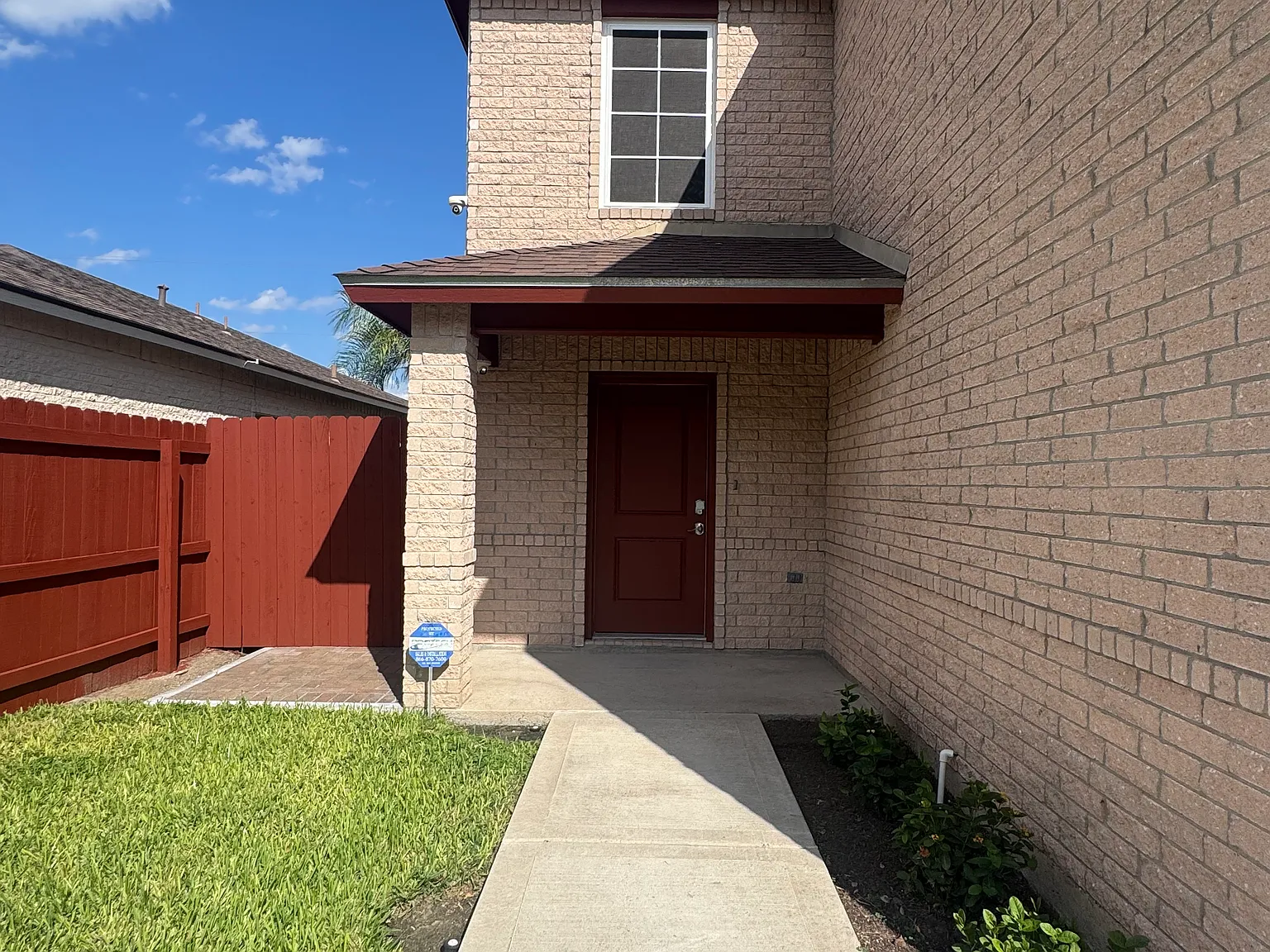 3 bed, 2.5 bath, 1894 sqft, $1,600 — Photo 3