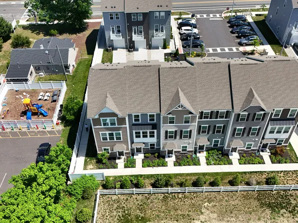 2 Sidney Ln, Stratford, NJ 08084