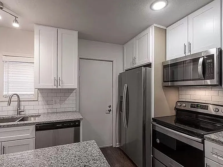 342 W Culver St — Photo 6