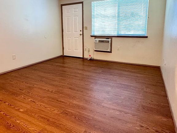 2nd image of 1411 Roosevelt Ave APT D