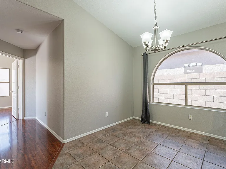 491 E Devon Dr — Photo 7