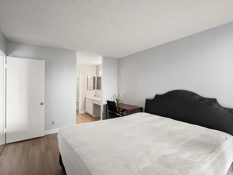 1885 Veteran Ave #207 — Photo 19