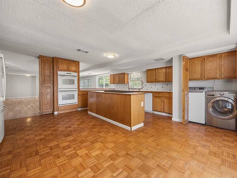 109 S Cedar St — Photo 7