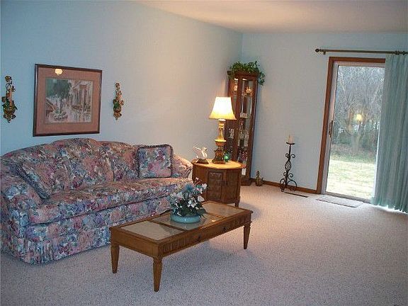 3rd image of 706 Fairlane Dr