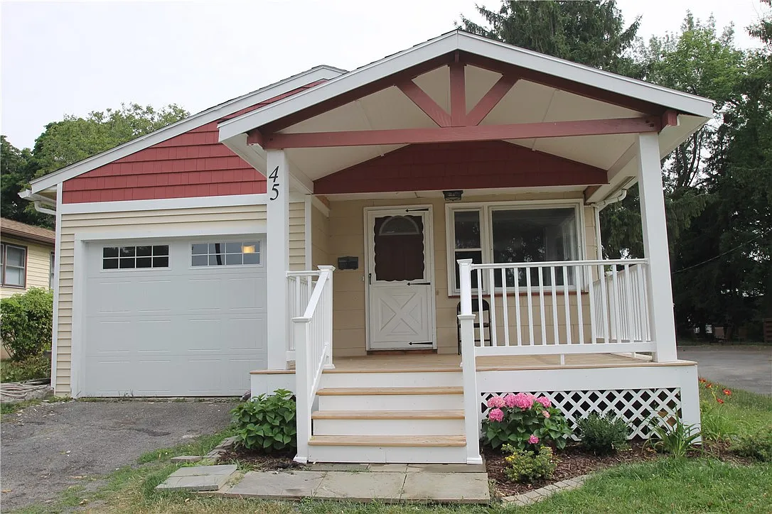 3 bed, 1.0 bath, 1008 sqft, $1,995 — Photo 2
